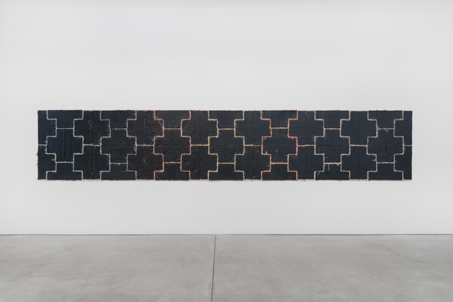 The image shows an art work by Allan McCollum installed at Galerie Thomas Schulte, Berlin.